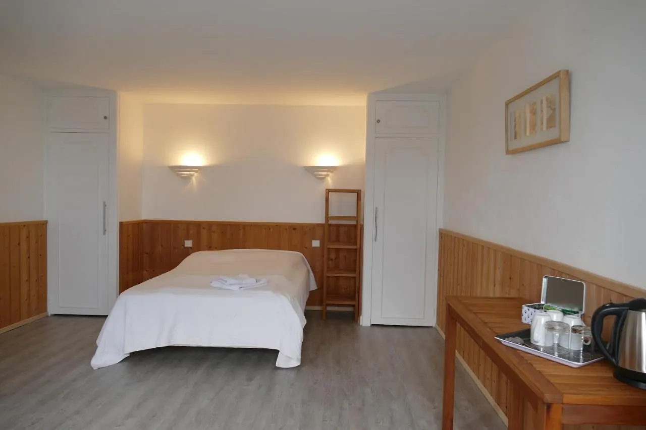 Kerbugalic Gr34 Bed and Breakfast Trévou-Tréguignec Bed & Breakfast