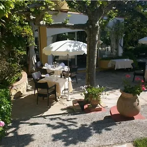 https://auberge-du-colombier-roquefort-les-pins.fr-provencehotel.com